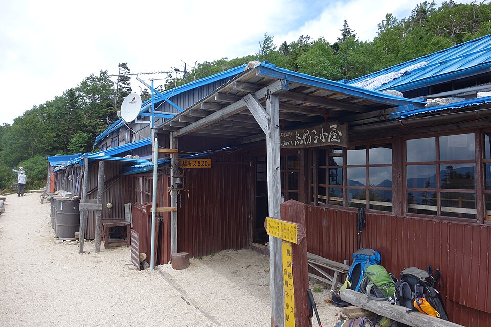 烏帽子小屋テント場の様子