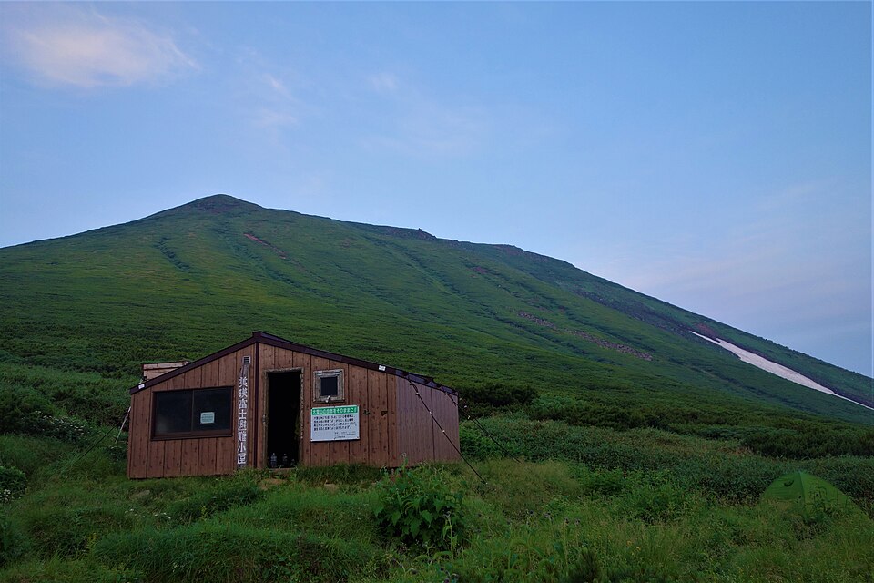 大雪山のテント場（美瑛富士避難小屋 野営指定地）