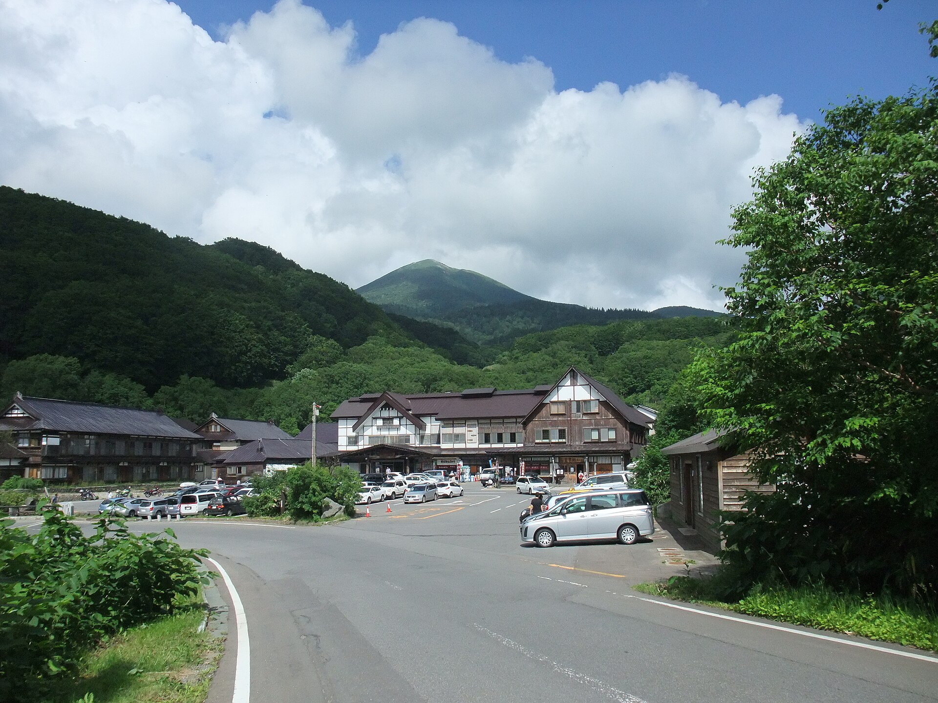 八甲田大岳と酸ヶ湯温泉