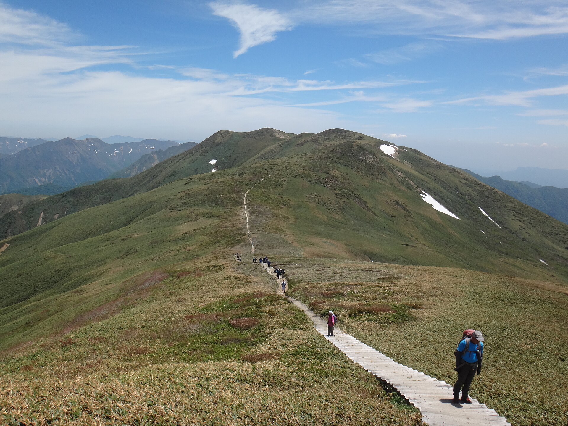 平標山から仙ノ倉山への縦走路