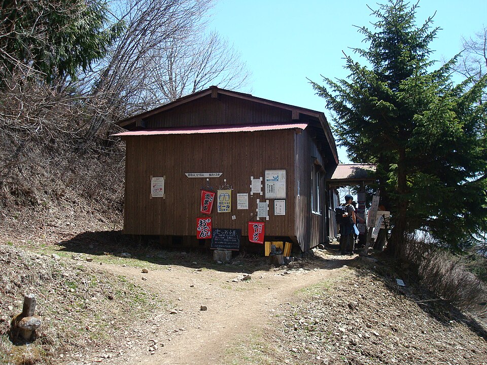 七ツ石小屋テント場の様子